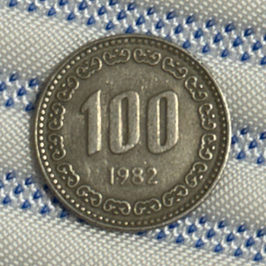 1982년 100원 동전 / 희귀동전 이미지