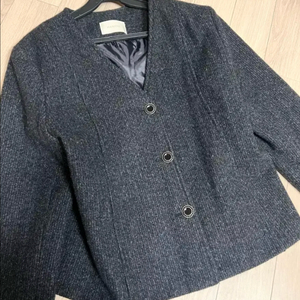 고퀄 마니에르 maniere 엔틱단추 울자켓 노카라 브이넥 숏코트 하프 트위드 차콜 그레이 이미지