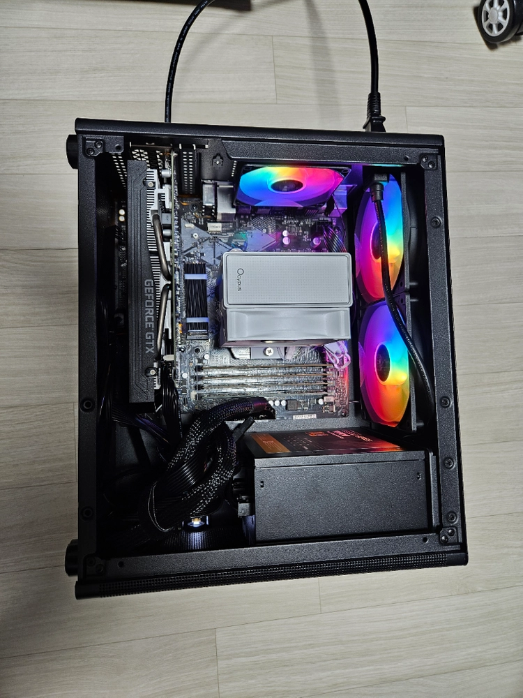 itx보다 조금 큰 라이젠 3600 gtx1660 super 컴퓨터 이미지