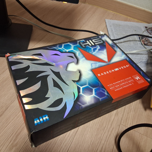 vega 56 그래픽카드 및 ddr4 2400t 8기가 램 이미지