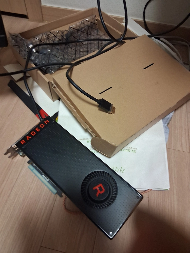 vega 56 그래픽카드 및 ddr4 2400t 8기가 램 이미지