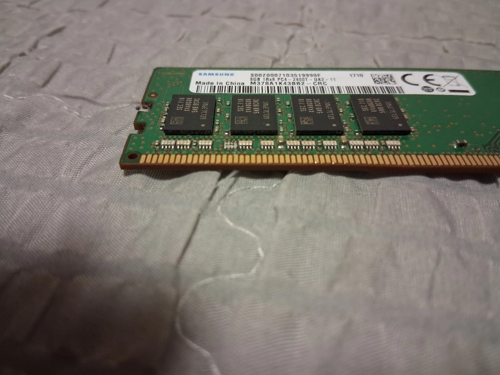 vega 56 그래픽카드 및 ddr4 2400t 8기가 램 이미지