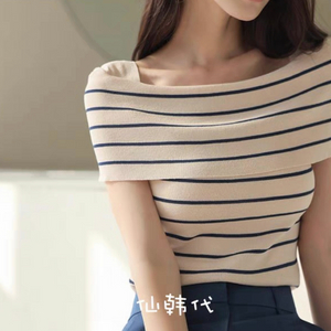 오프숄더 스트라이프 반팔 니트 이미지