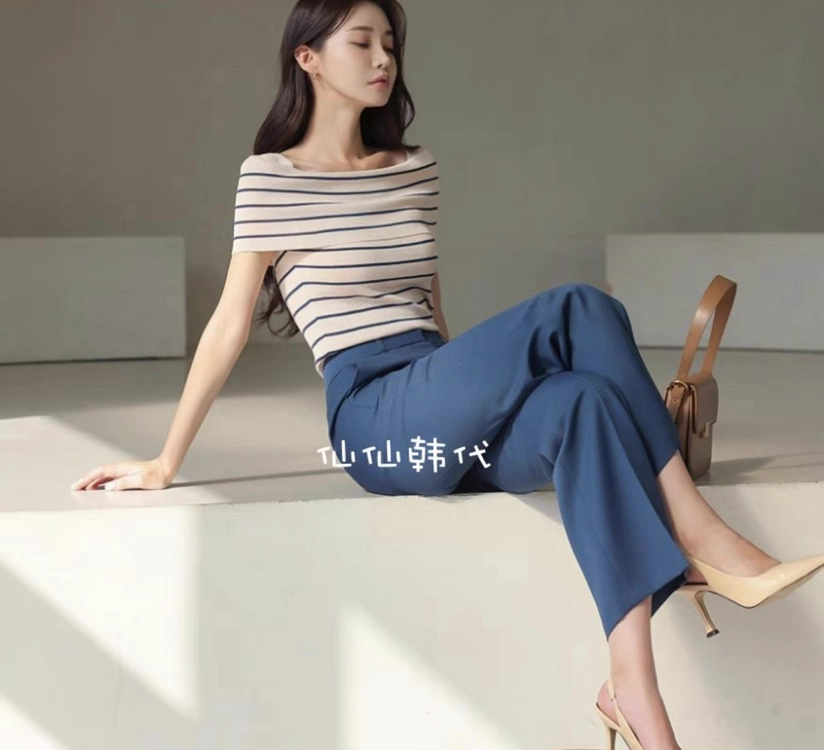 오프숄더 스트라이프 반팔 니트 이미지