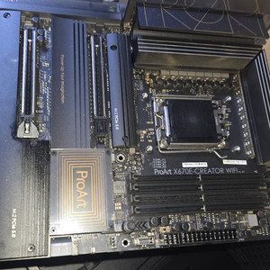 메인보드 ASUS ProArt X670E-CREATOR WIFI 이미지
