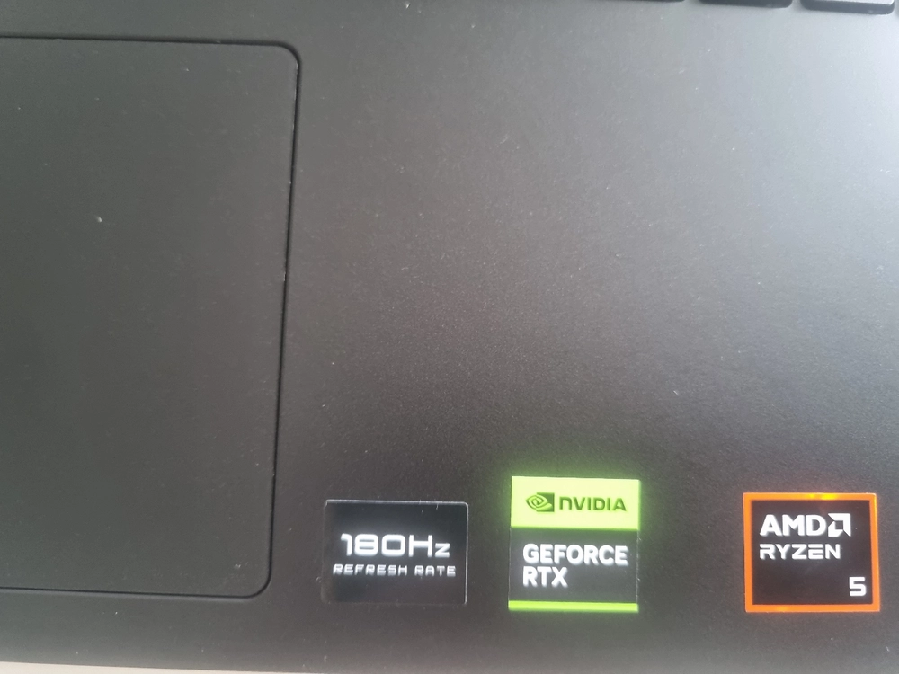 2달 사용한 하이퍼X오멘 게이밍 노트북 램24 1TB RTX5060 이미지