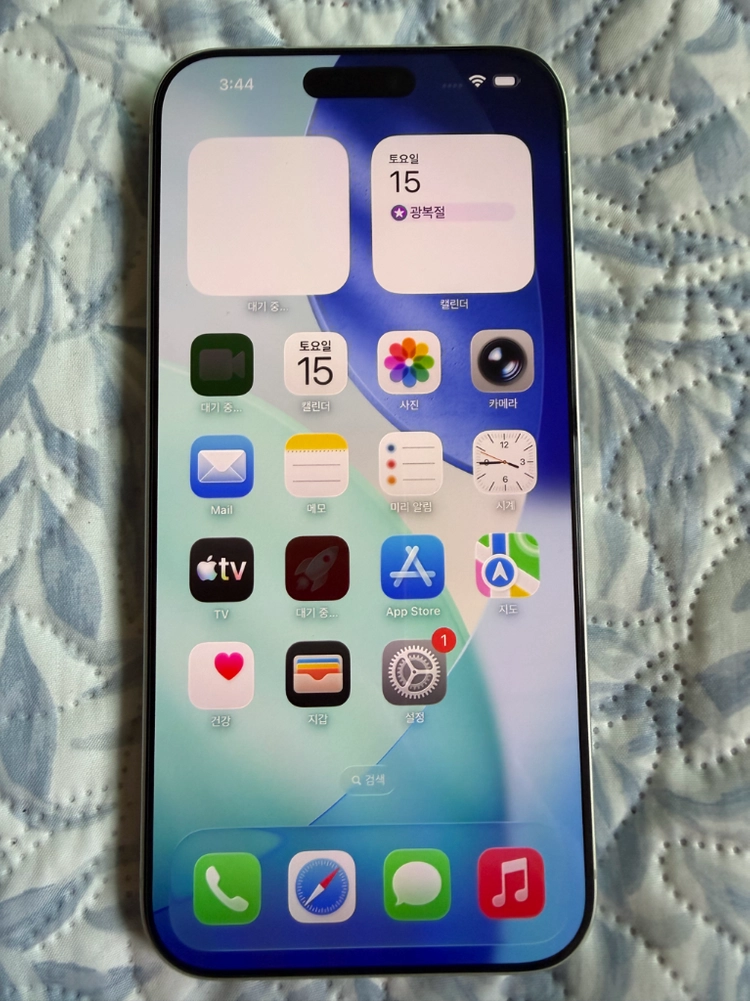 아이폰 17 프로 맥스 실버 색상 256GB 모델이에요 이미지
