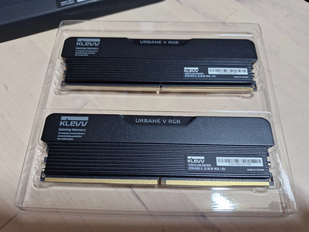 에센코어 DDR5 6000 32Gb(16GBx2) KLEVV URBANE V RGB 이미지
