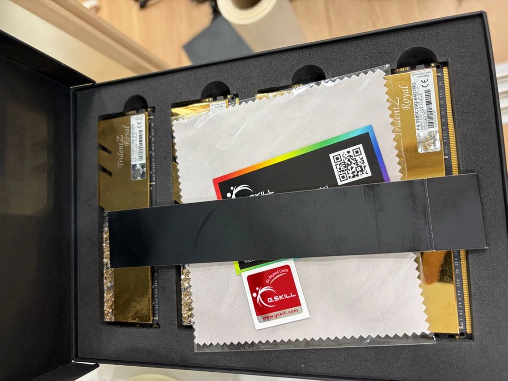 삼성 DDR4 램 6개 + 지스킬 트라이던트Z 로얄 골드 64GB 총 10개 일괄 이미지