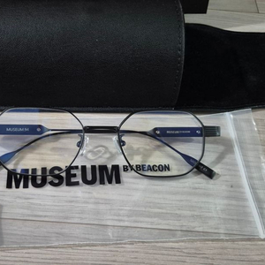 뮤지엄바이비컨 MUSEUM.94 C1 티타늄 이미지