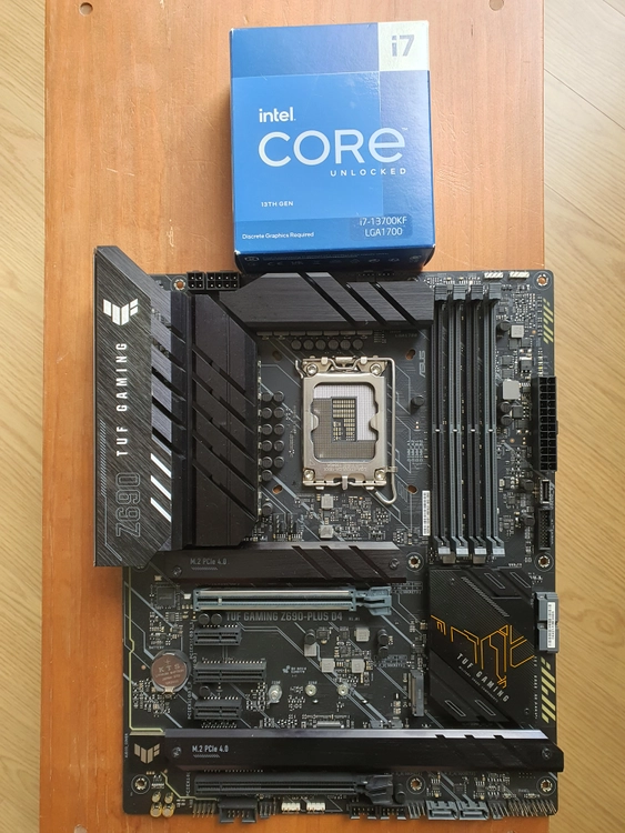 i7-13700KF + ASUS TUF Gaming z690-Plus DDR4 이미지