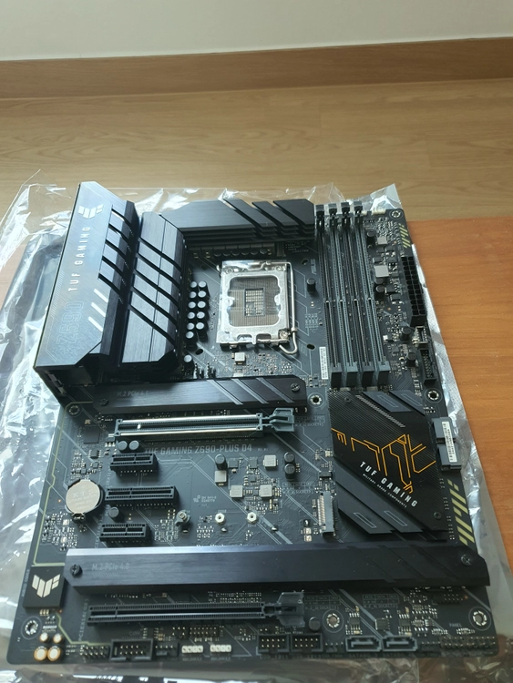 i7-13700KF + ASUS TUF Gaming z690-Plus DDR4 이미지