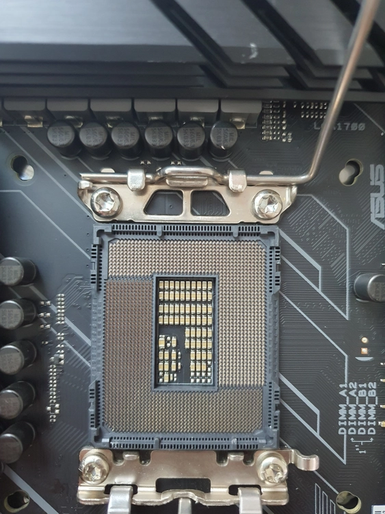 i7-13700KF + ASUS TUF Gaming z690-Plus DDR4 이미지