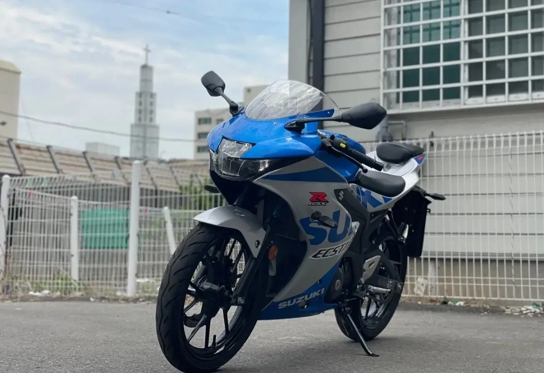 스즈키 GSX-R125 21년식 요시무라 머플러 구변O 짧은키로수 이미지
