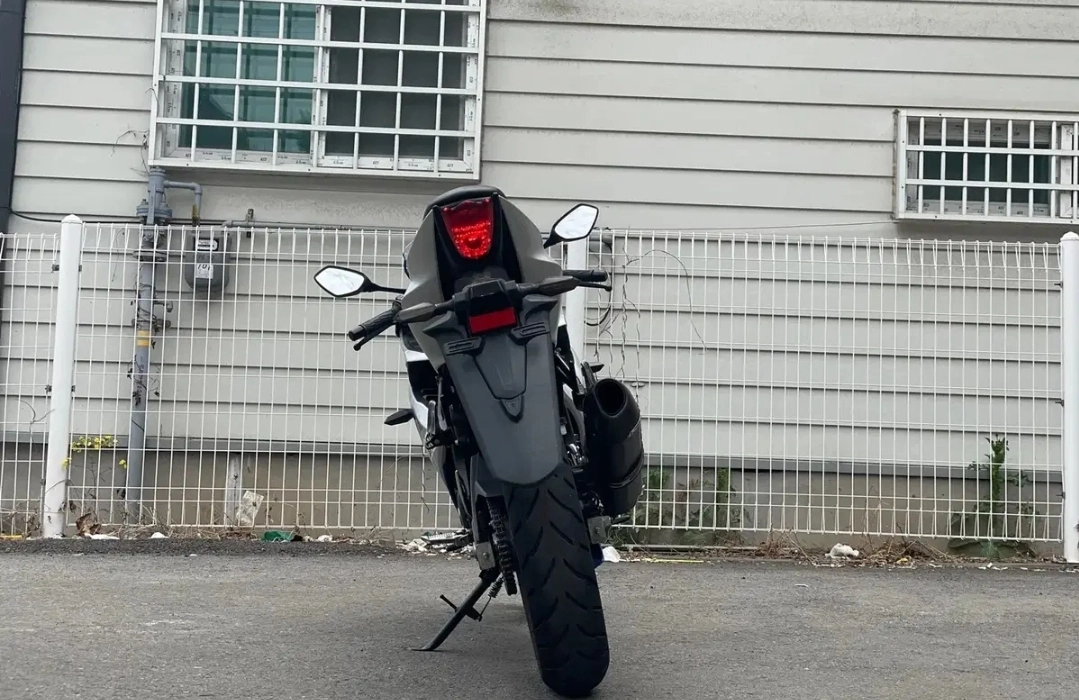 스즈키 GSX-R125 21년식 요시무라 머플러 구변O 짧은키로수 이미지
