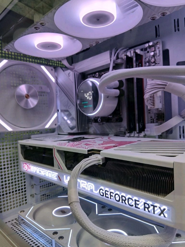 미사용 ) 9800X3D & RTX5080 화이트 컴퓨터 이미지