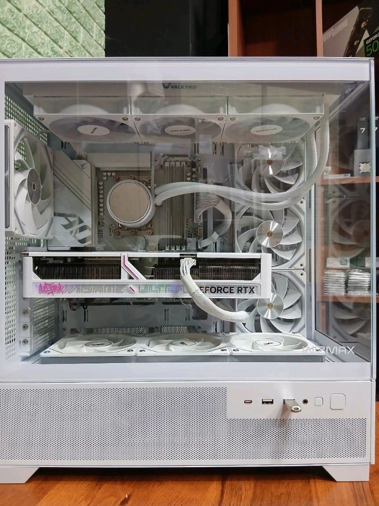 미사용 ) 9800X3D & RTX5080 화이트 컴퓨터 이미지
