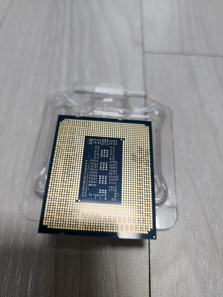 인텔 i7-13700kf 와 b760m pg sonic wifi 메인보드 일괄 이미지