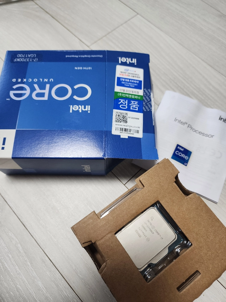 인텔 i7-13700kf 와 b760m pg sonic wifi 메인보드 일괄 이미지