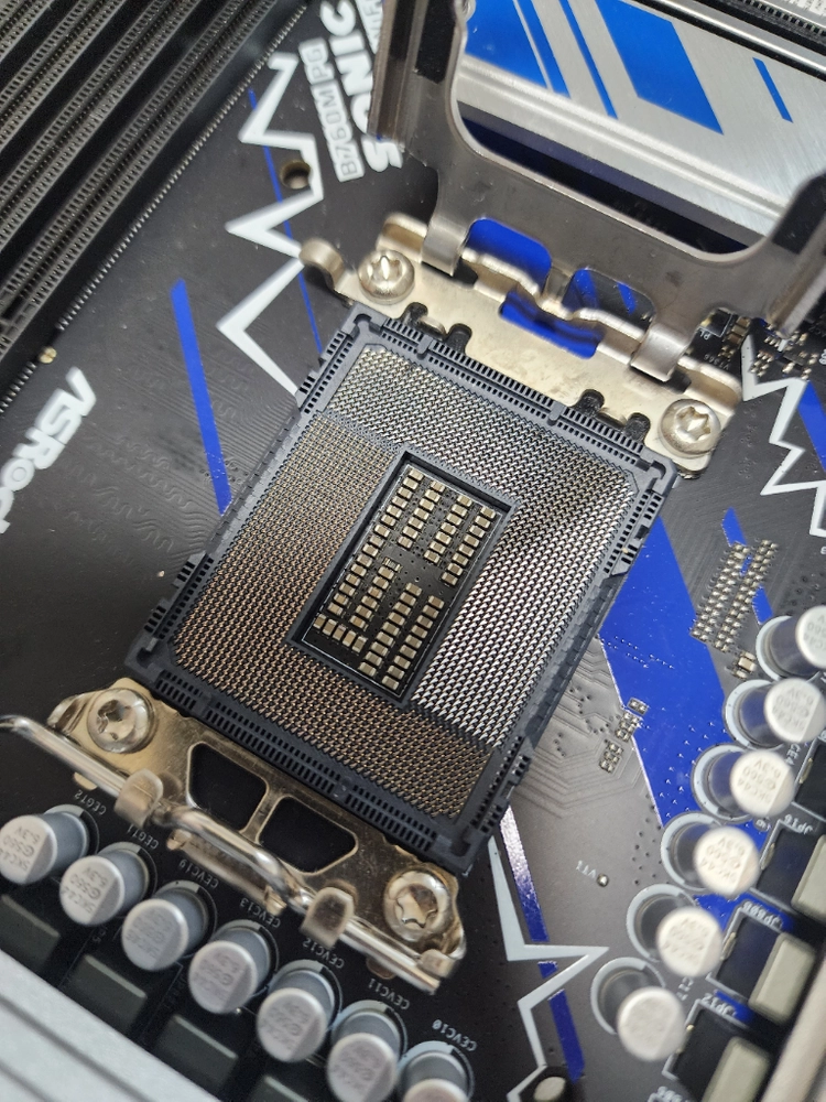 인텔 i7-13700kf 와 b760m pg sonic wifi 메인보드 일괄 이미지