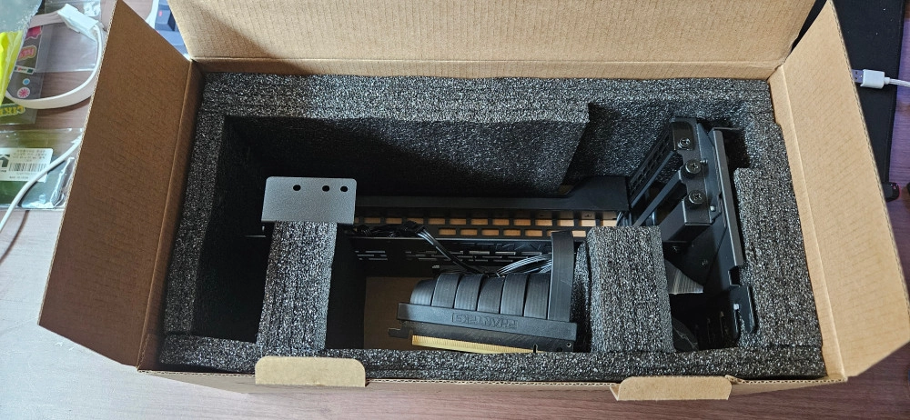 [PHANTEKS] PREMIUM GEN5 VERTICAL GPU BRACKET 이미지