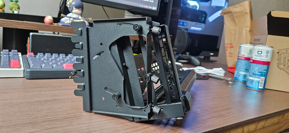[PHANTEKS] PREMIUM GEN5 VERTICAL GPU BRACKET 이미지