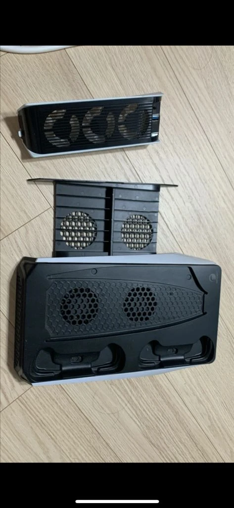 소니 PS5 플스5 듀얼센스 충전 기능 받침대 + 이이네 쿨링팬 팝니다 이미지