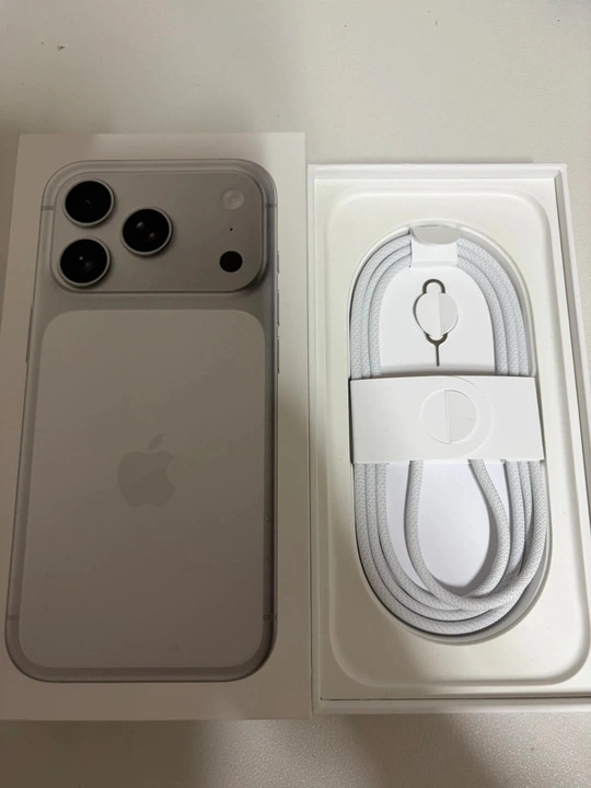 아이폰 17 프로 실버 256GB 풀박스 이미지