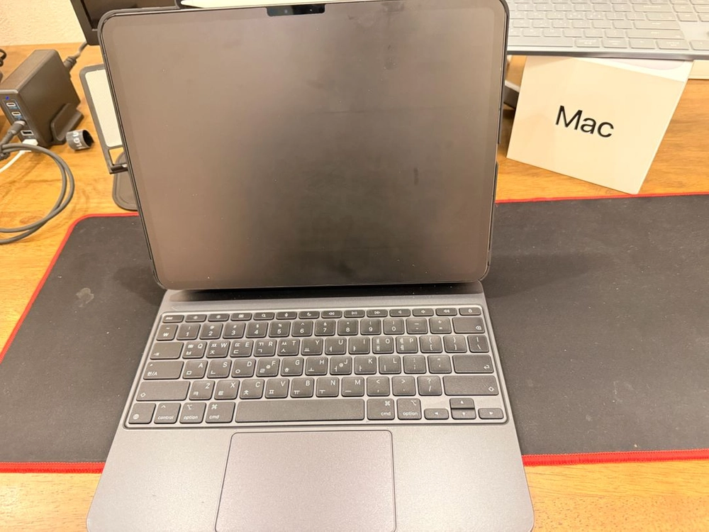 Apple iPad Pro 13인치 M5 256GB 매직키보드/펜슬 포함 이미지