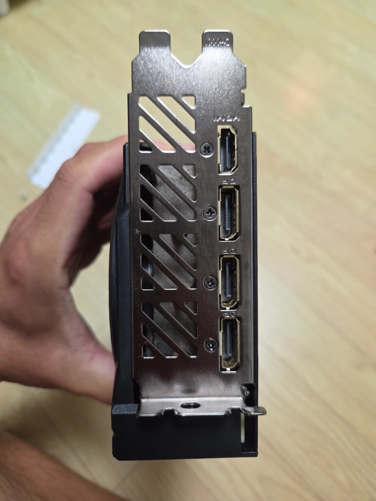 기가바이트 RTX 4070 12기가 그래픽카드 이미지