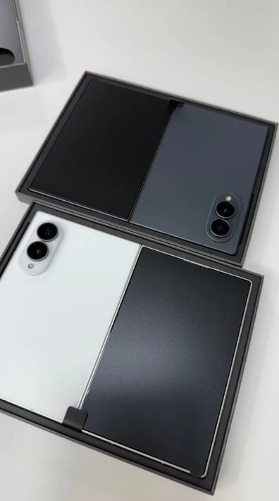 갤럭시 Z 폴드 8 512GB 그라파이트,크림 일괄 - 안심되는 중고거래