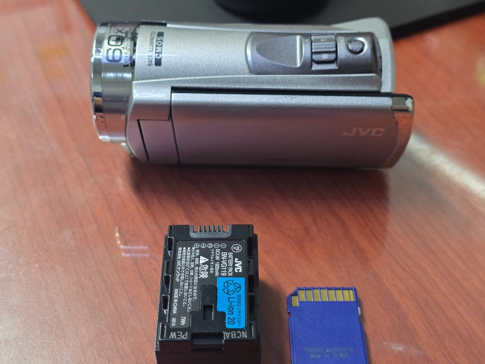 JVC 에버리오 GZ-HM155 빈티지 디지털 캠코더 이미지