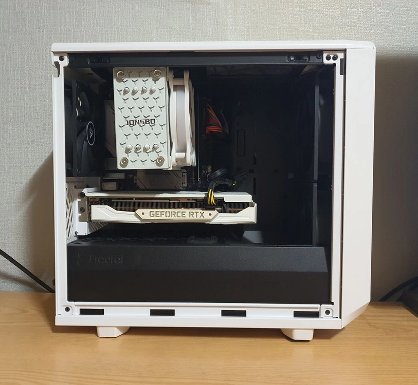 AMD 라이젠 미니itx 화이트 게이밍 PC 이미지