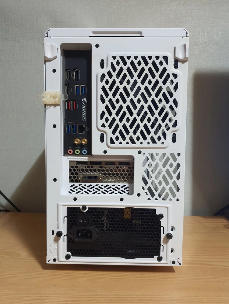 AMD 라이젠 미니itx 화이트 게이밍 PC 이미지