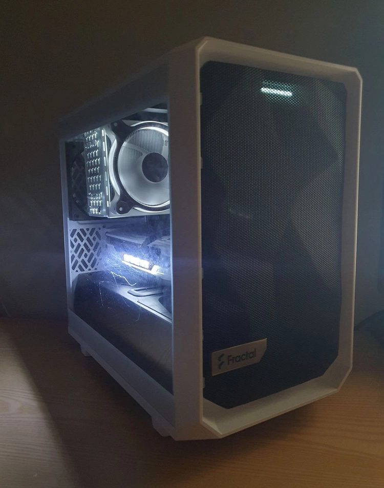 AMD 라이젠 미니itx 화이트 게이밍 PC 이미지