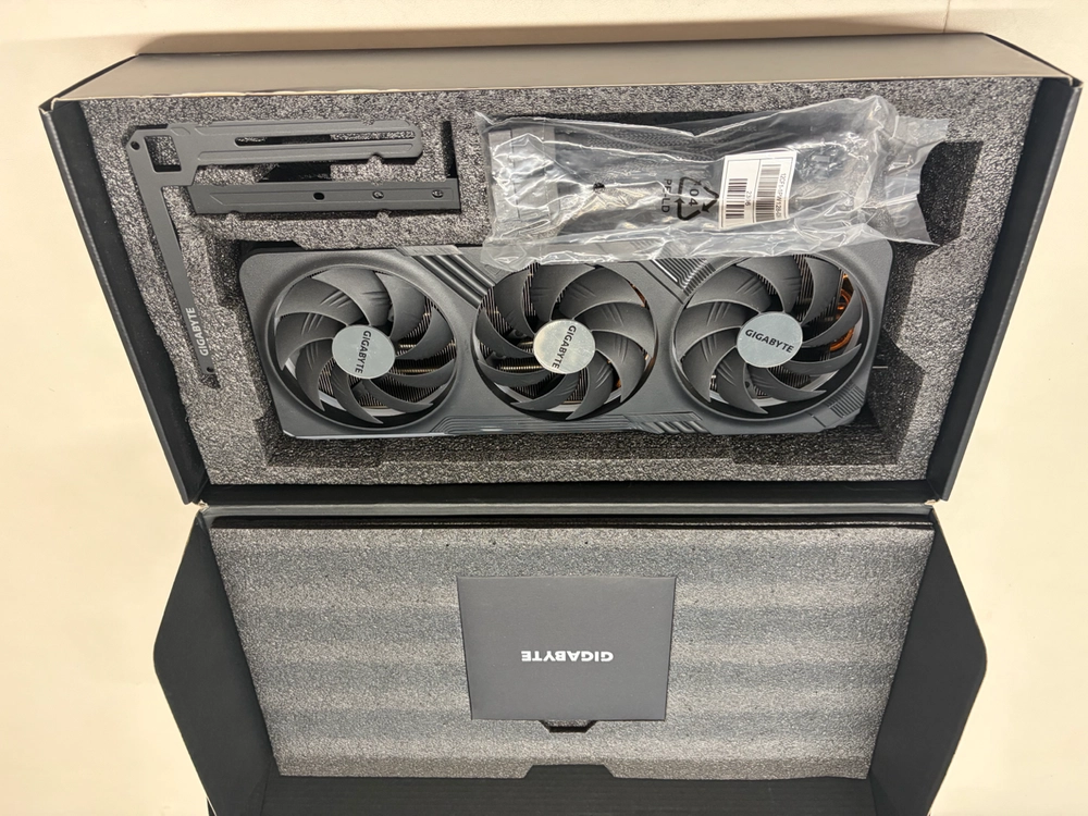 RTX 4070 Ti 게이밍 그래픽카드 이미지