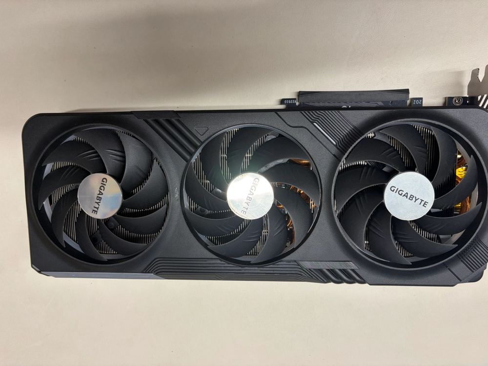 RTX 4070 Ti 게이밍 그래픽카드 이미지