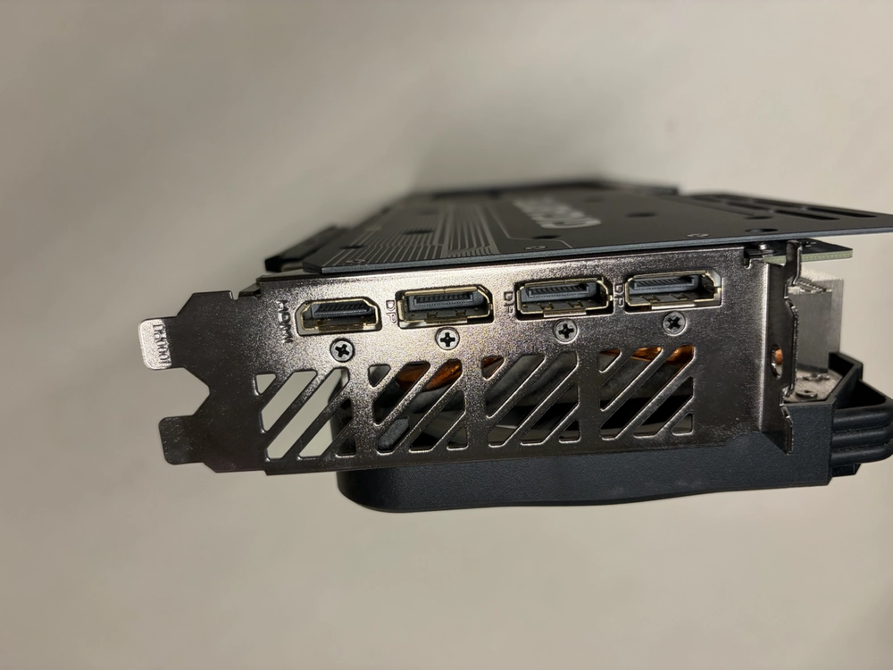 RTX 4070 Ti 게이밍 그래픽카드 이미지