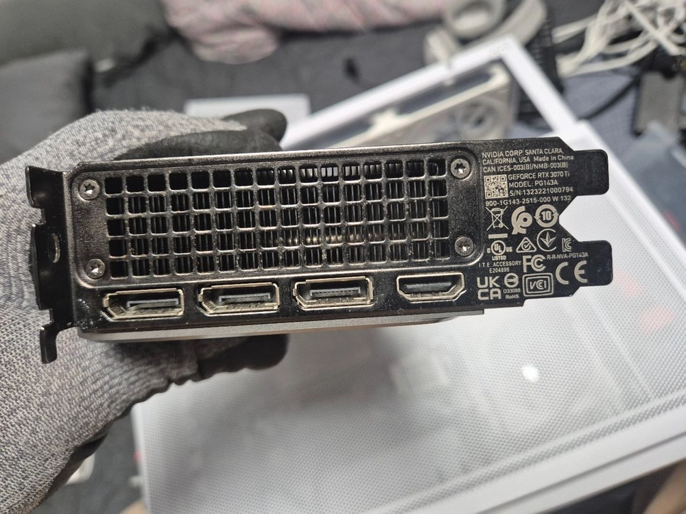 RTX 3070 Ti Fe 그래픽카드 이미지