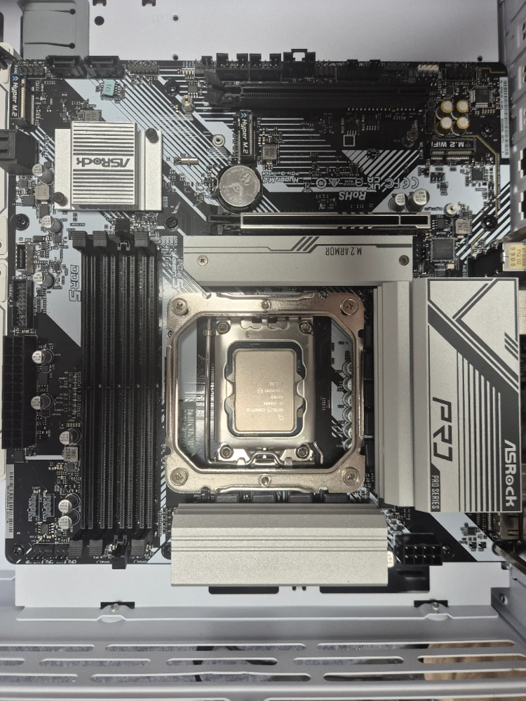 인텔 코어 i5-13600K CPU 이미지