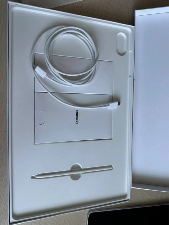 삼성 갤럭시 탭 S10 울트라 실버 256 wifi + 정품 슬림 키보드 북커버 이미지