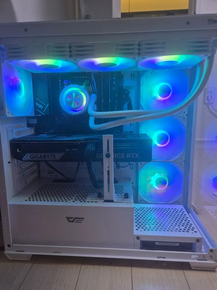 9800x3d 5070ti 화이트감성 본체 - 안심되는 중고거래