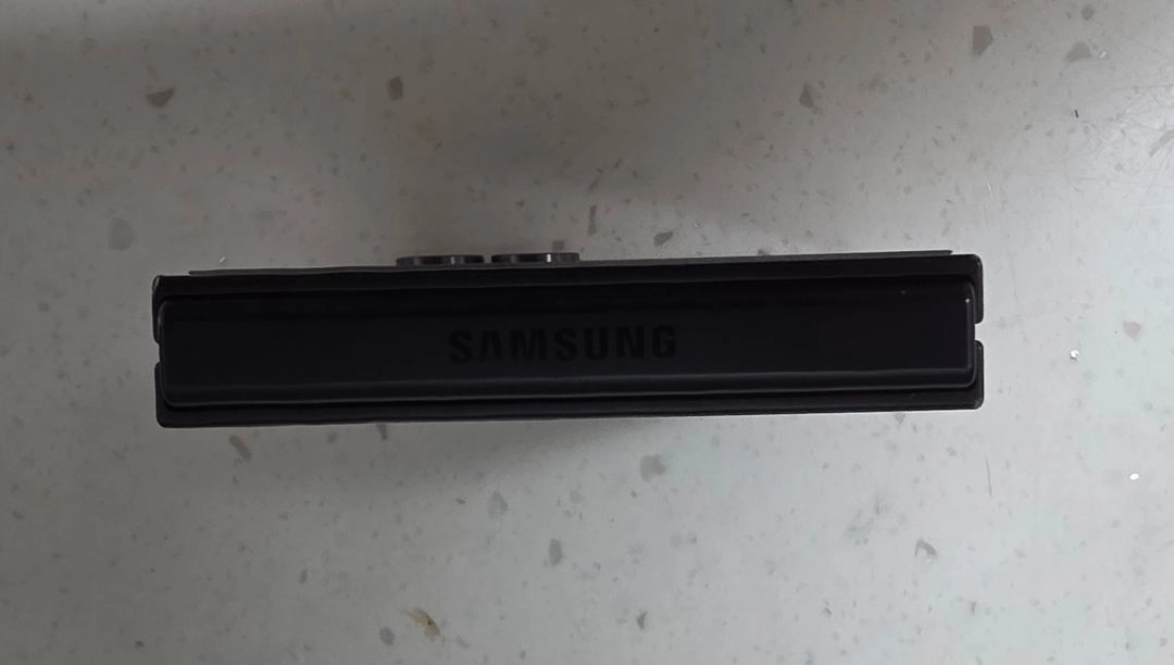 삼성전자 갤럭시 Z플립7 블랙 256GB 이미지