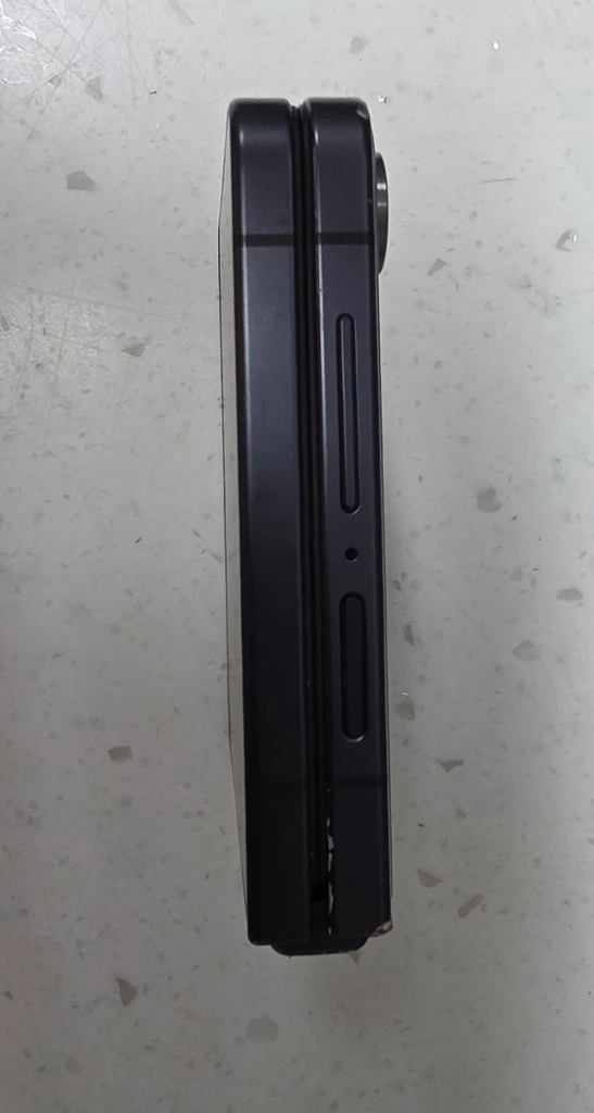 삼성전자 갤럭시 Z플립7 블랙 256GB 이미지