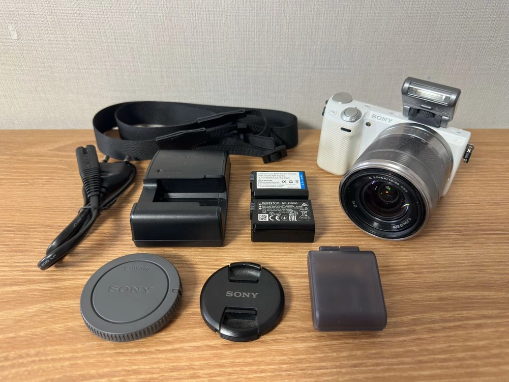 소니 NEX-5T 화이트 풀세트 (18-55 수동줌 + 정품 플래시 + 배터리 2개) - 안심되는 중고거래