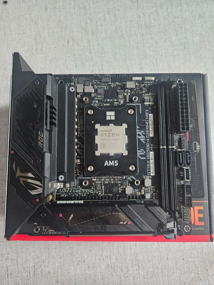 7800x3d + b650e-i strix 보드셋 이미지