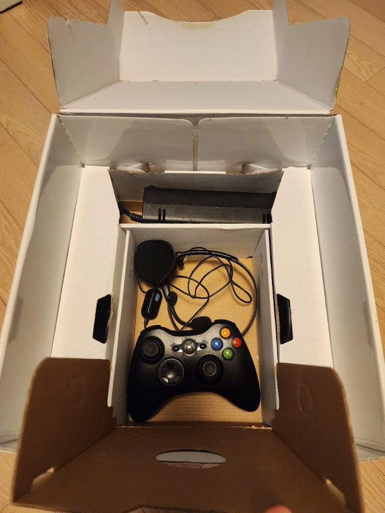 XBOX 360s 블랙 250GB 이미지