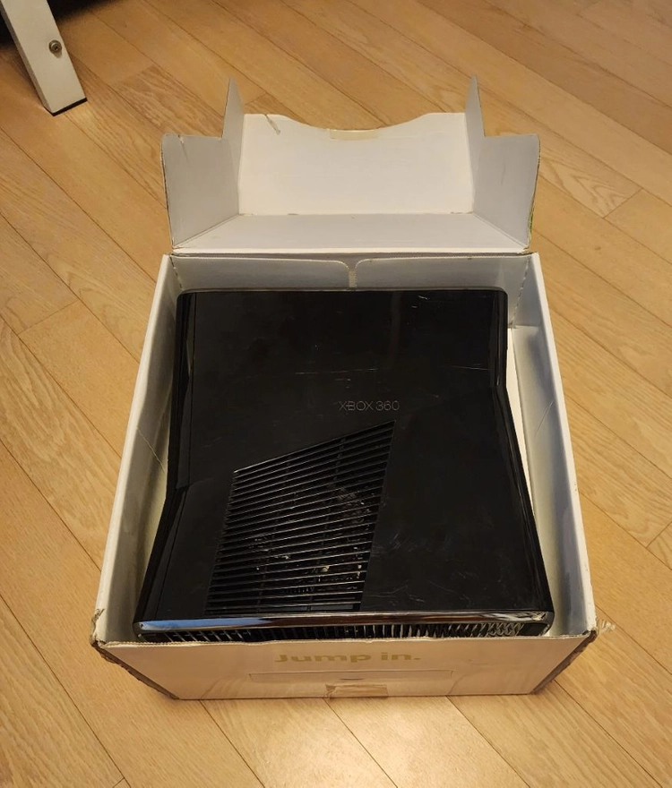 XBOX 360s 블랙 250GB 이미지