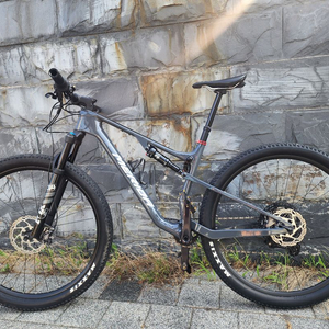 25년식 메리다 나인티식스 XT 카본 풀샥 MTB 판매합니다. 이미지
