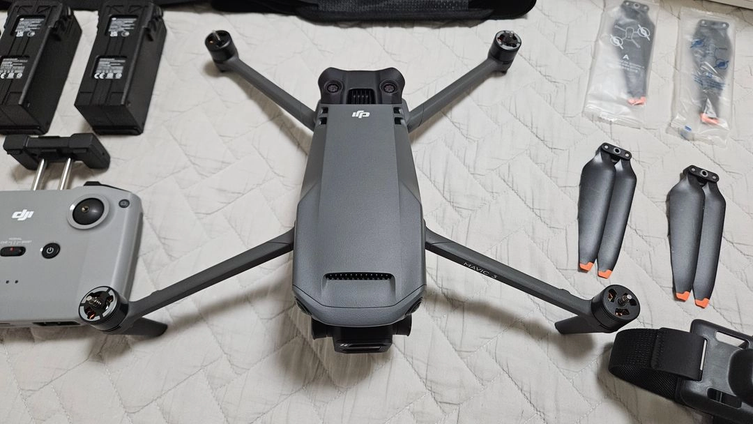 dji 매빅3(Mavic3) 플라이모어 콤보 양도합니다. 이미지